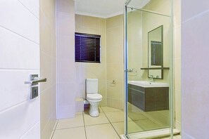 Bathroom - Olivedale Oasis - Family friendly apartment located at the boarder of Bryanston (Randburg)