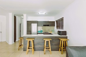 Private kitchen - Olivedale Oasis - Family friendly apartment located at the boarder of Bryanston (Randburg)