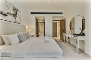3 bedrooms, in-room safe, free WiFi, bed sheets - Elegant 3BR Stay in JVC near Circle Mall (دبي)