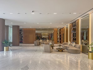 Lobby - Elegant 3BR Stay in JVC near Circle Mall (دبي)