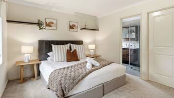 4 bedrooms, iron/ironing board, WiFi (free)
