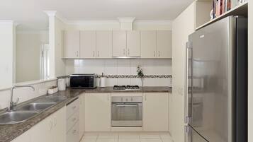 Coffee/tea maker, fridge, microwave, oven