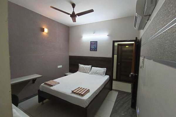Soundproofing, WiFi (free)