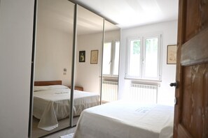 Room - SE285 - Senigallia, bright one-bedroom apartment with an outdoor courtyard, just a short walk from the center of Senigallia (Senigallia)