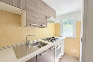 Fridge - SE285 - Senigallia, bright one-bedroom apartment with an outdoor courtyard, just a short walk from the center of Senigallia (Senigallia)