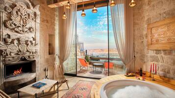Suite panorámica, vistas al valle | Ropa de cama de alta calidad, minibar, cortinas opacas