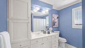 Bathroom - Picturesque Ranch House Retreat/Cattle Ranch/Twin Lakes/First Monday (Canton)