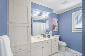 Bathroom - Picturesque Ranch House Retreat/Cattle Ranch/Twin Lakes/First Monday (Canton)