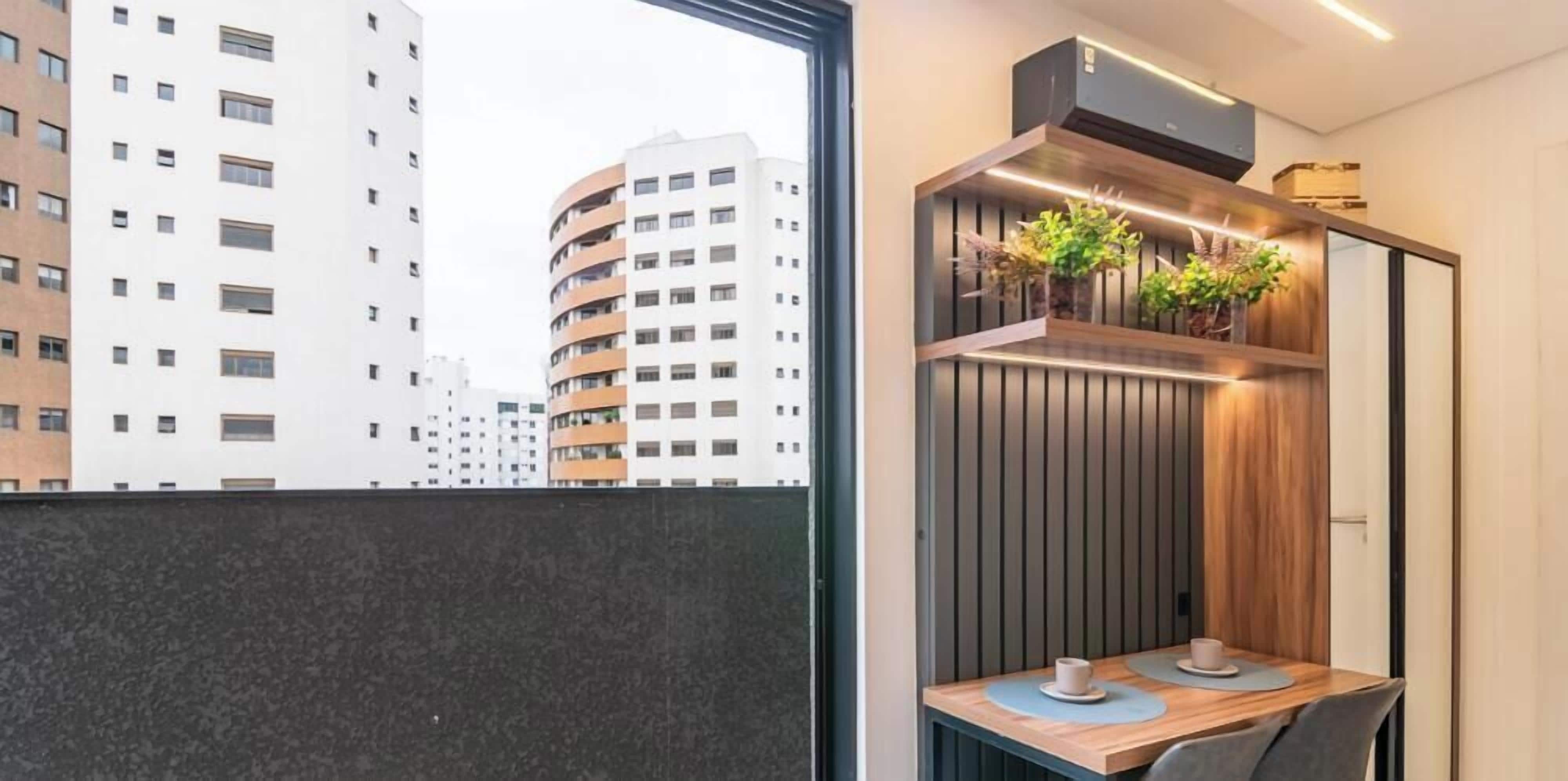 Apartamento superluxo, vista para a cidade | Opções para refeição no quarto