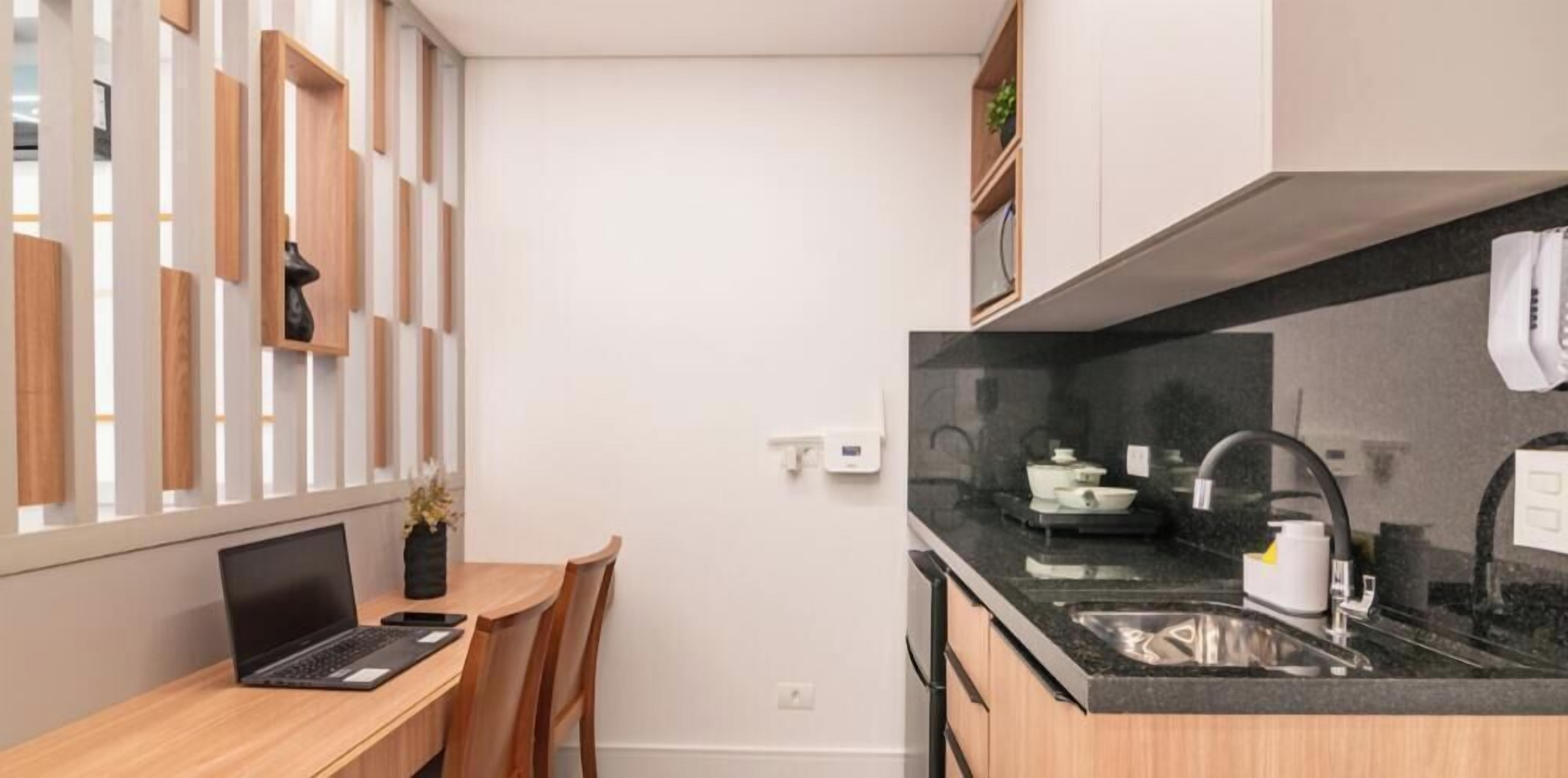 Superior Apartment, City View | Private kitchen