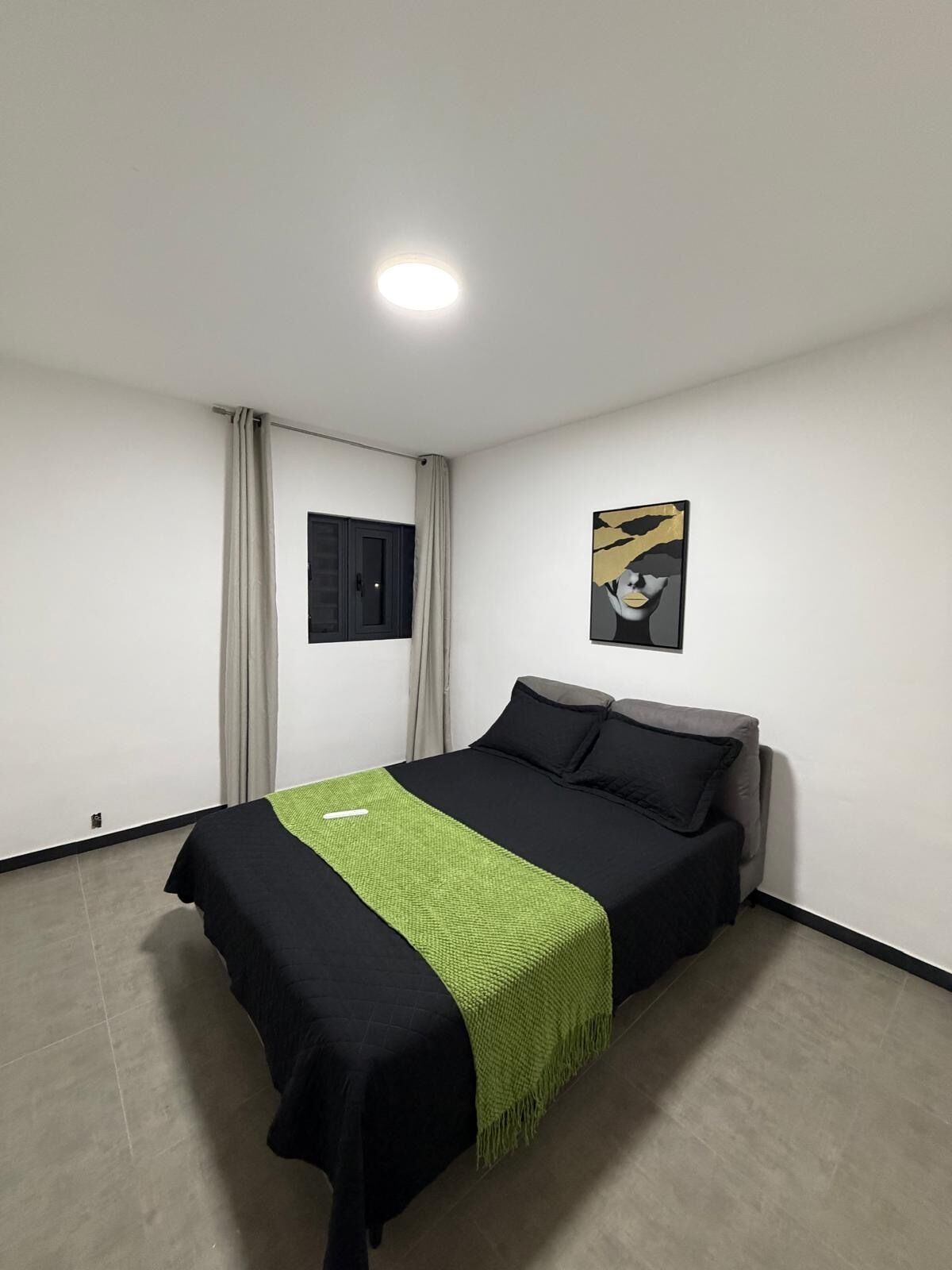 Travel cot, free WiFi, bed sheets