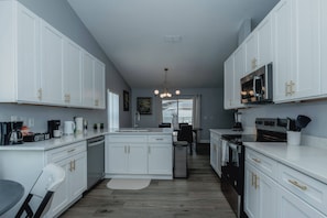 Coffee/tea maker, fridge, microwave, oven - Disney Retreat | Private Pool & Jacuzzi | 4BR (Kissimmee)