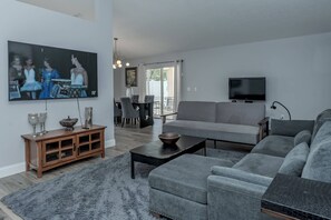 TV - Disney Retreat | Private Pool & Jacuzzi | 4BR (Kissimmee)