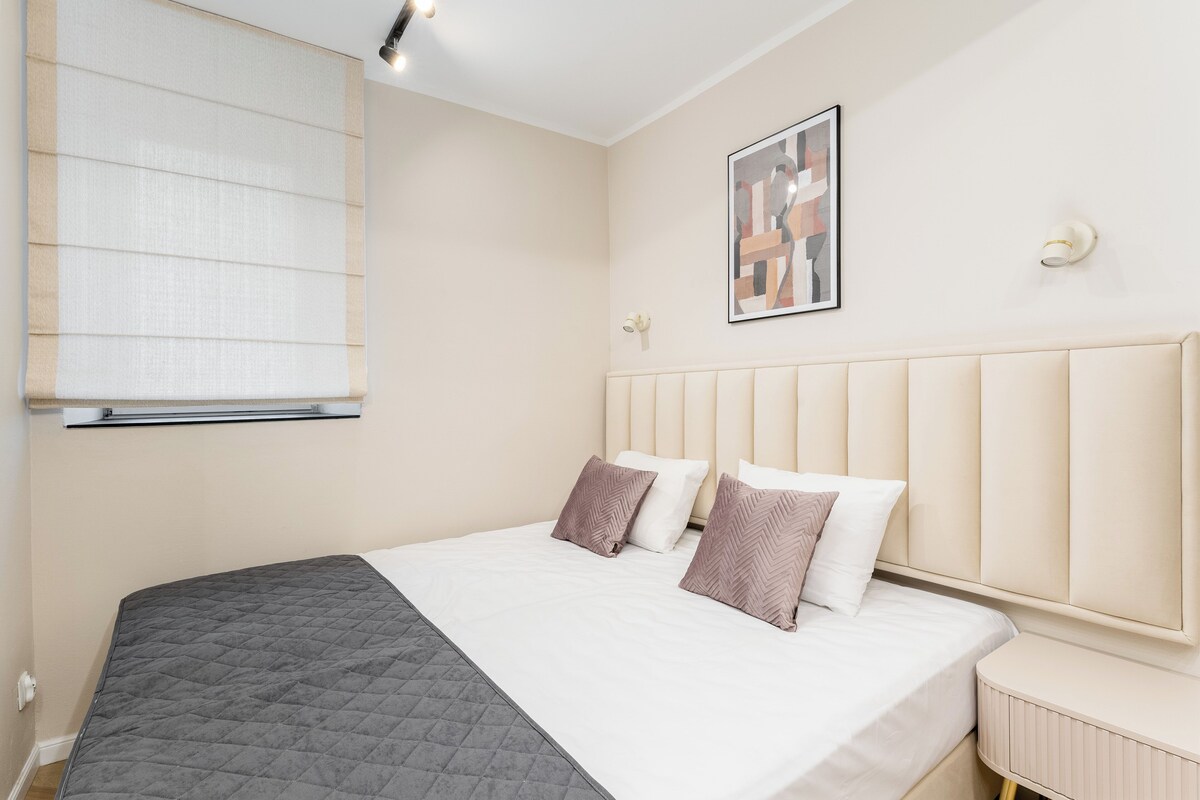 Studio Lower Ground Floor - Przemyska Street | 고급 침구, 노트북 작업 공간, 암막 커튼, 방음 설비