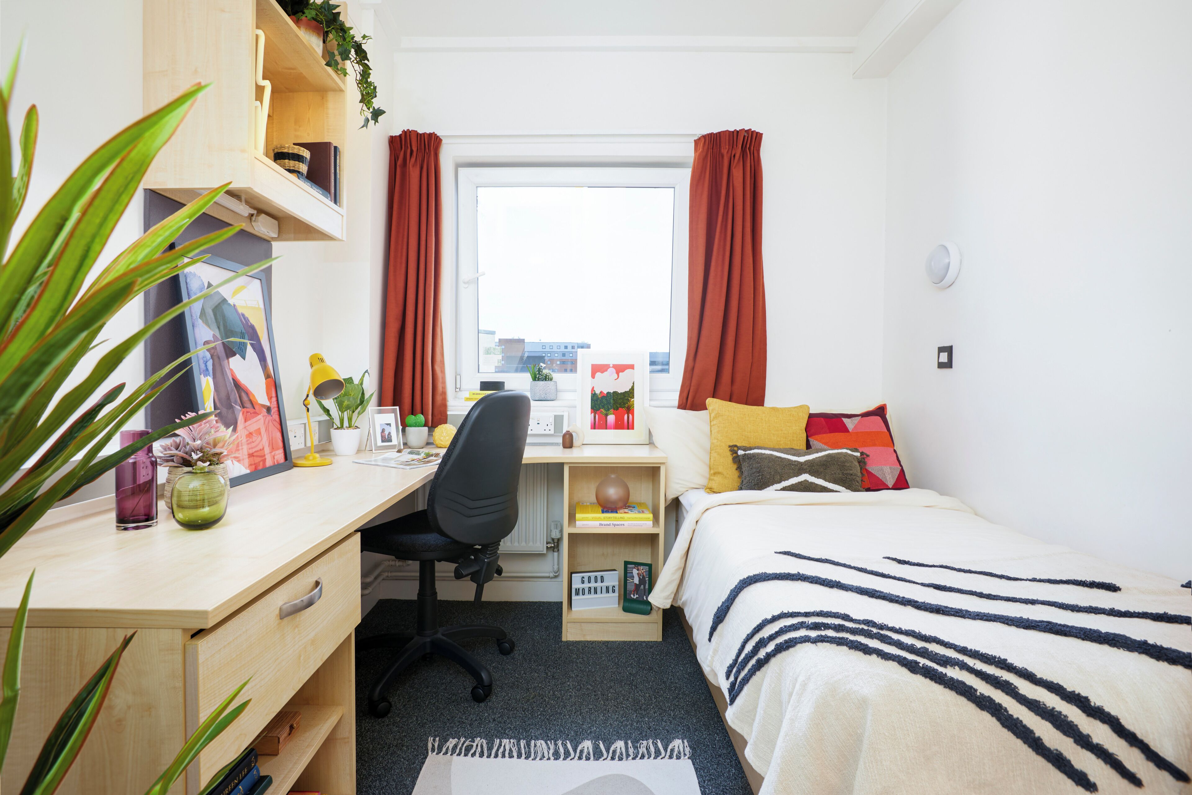 Single Room, 1 Large Single Bed, Non Smoking | Free WiFi