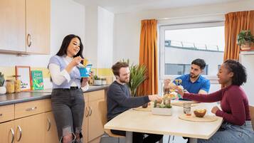 Single Room, 1 Large Single Bed, Non Smoking | Shared kitchen facilities