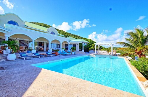 300m² villa with a 180° ocean view of St. Barths, Tintamar, and Pinel