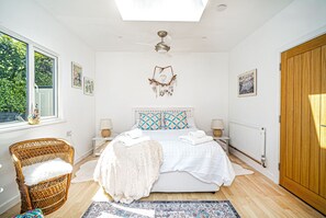Room - Hazeldene -  a cottage that sleeps 8 guests  in 3 bedrooms (Shanklin)