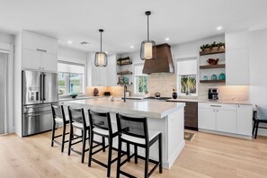 Coffee/tea maker, fridge, microwave, oven - La Dolce Vita in Anna Maria Island (Holmes Beach)