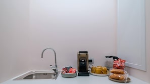 Coffee service - Aurea Colosseum Guest House (Rome)