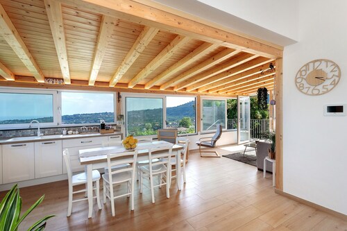 Villa 'Found House - Sea & Etna View' with Sea View, Wi-Fi and Air Conditioning
