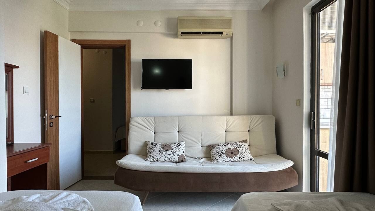 Deluxe Suite, Balcony | WiFi (free)