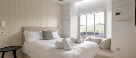 Iron/ironing board, WiFi (free), bed sheets