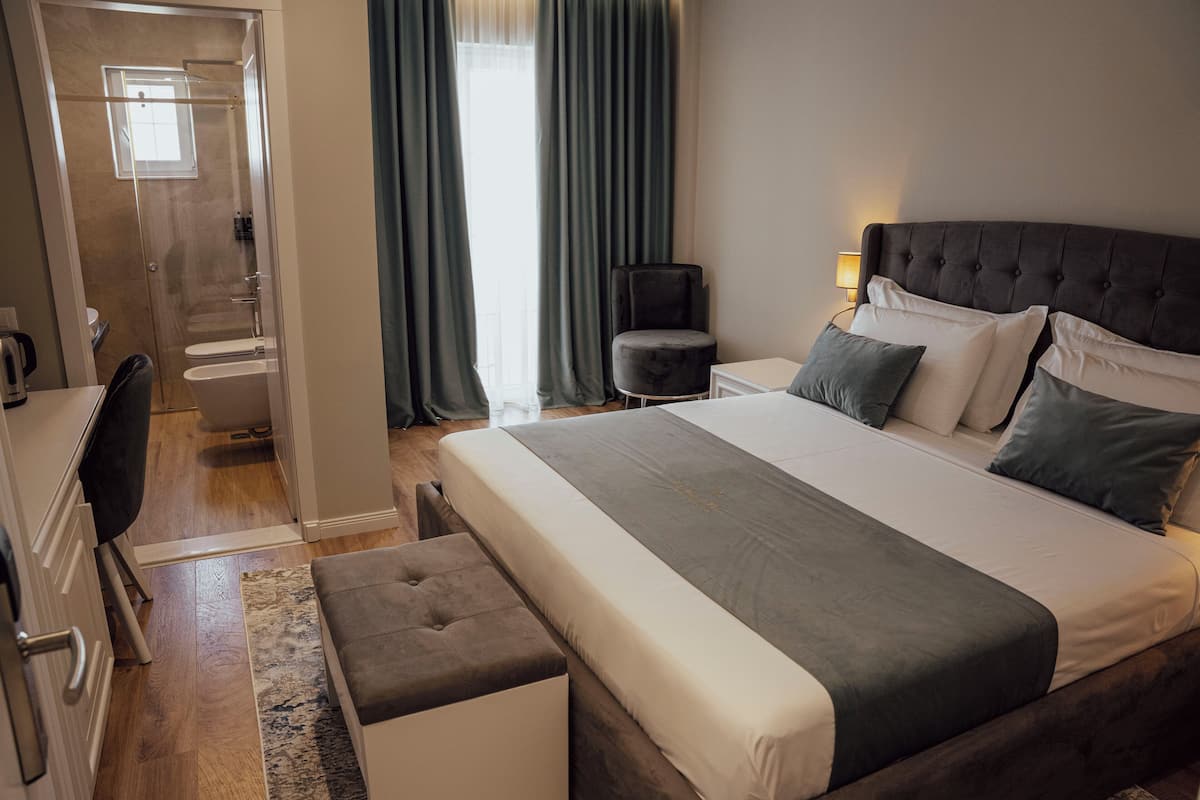 Habitación superior, balcón, vista a la montaña | Ropa de cama de alta calidad y camas con efecto memoria 