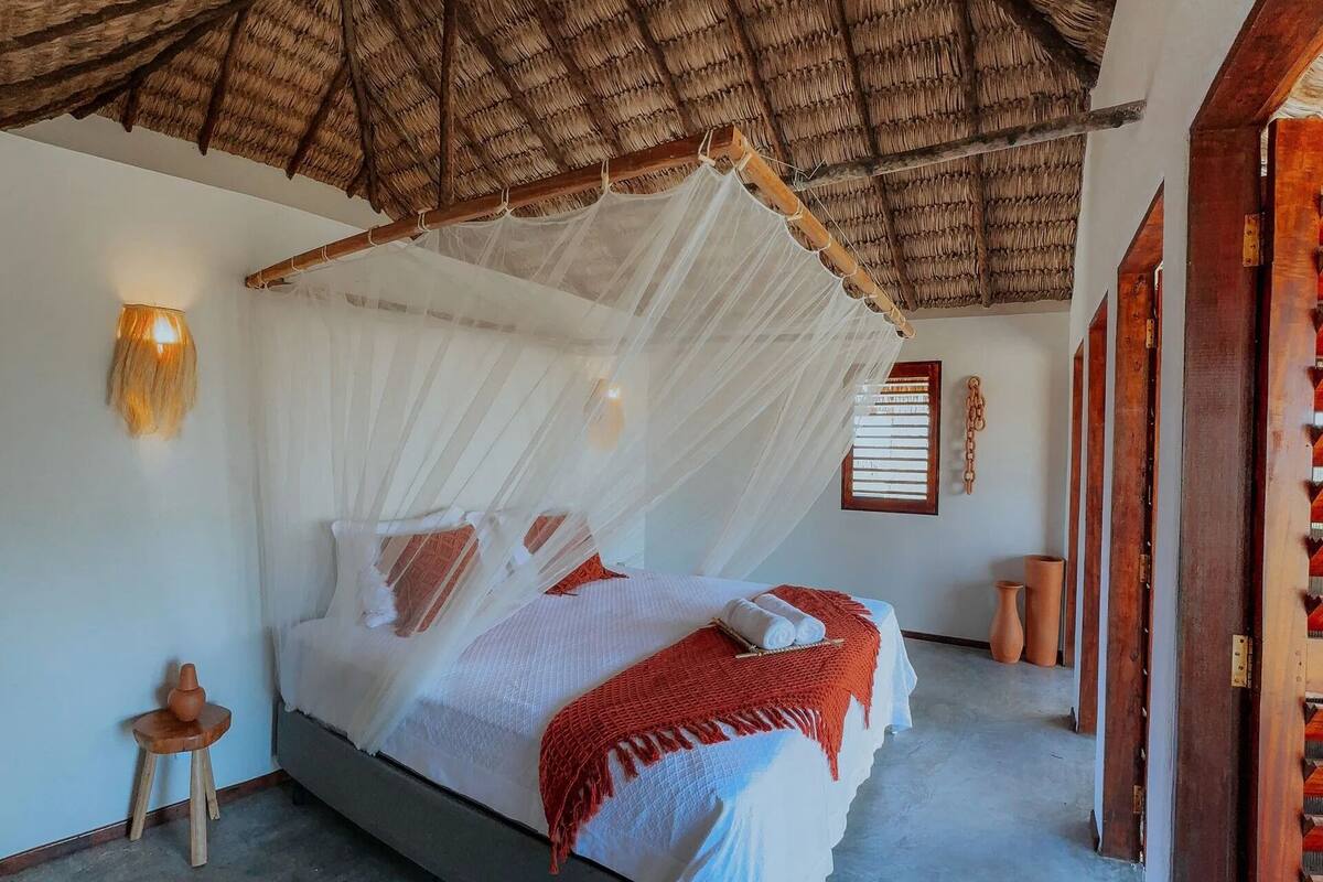 Ropa de cama de alta calidad, colchones con efecto memoria y minibar 