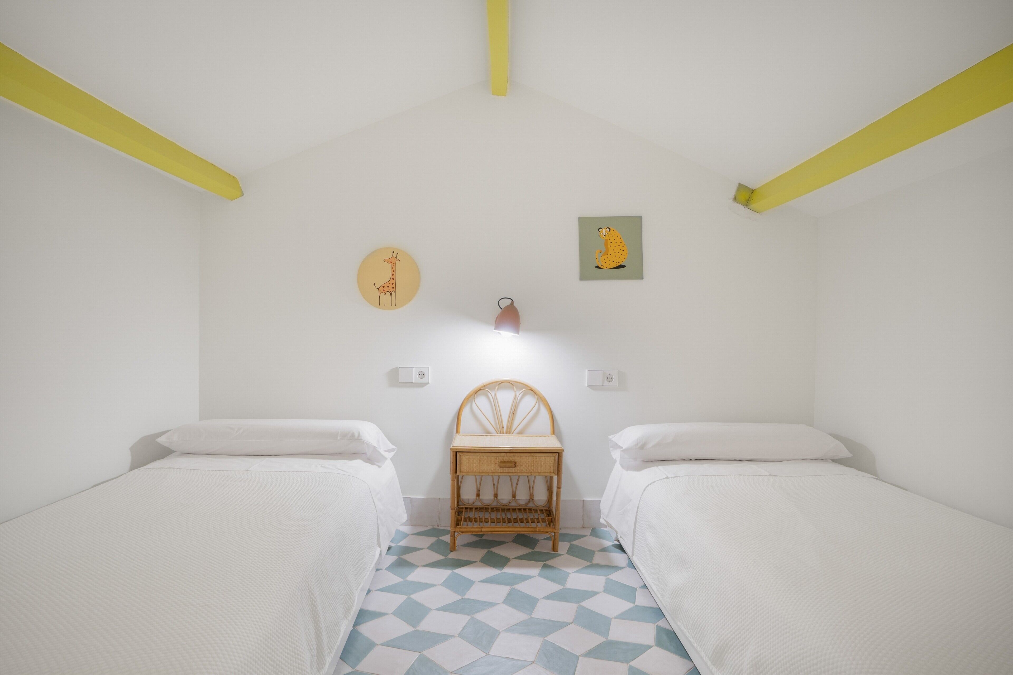 2 habitaciones, tabla de planchar con plancha, wifi y ropa de cama 