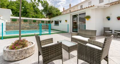 Apartment 'Raízes 22 - 5' with Shared Pool, Wi-Fi, and Air Conditioning