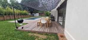 Outdoor dining - Spacious Villa with Pool in a Quiet Setting (Angresse)
