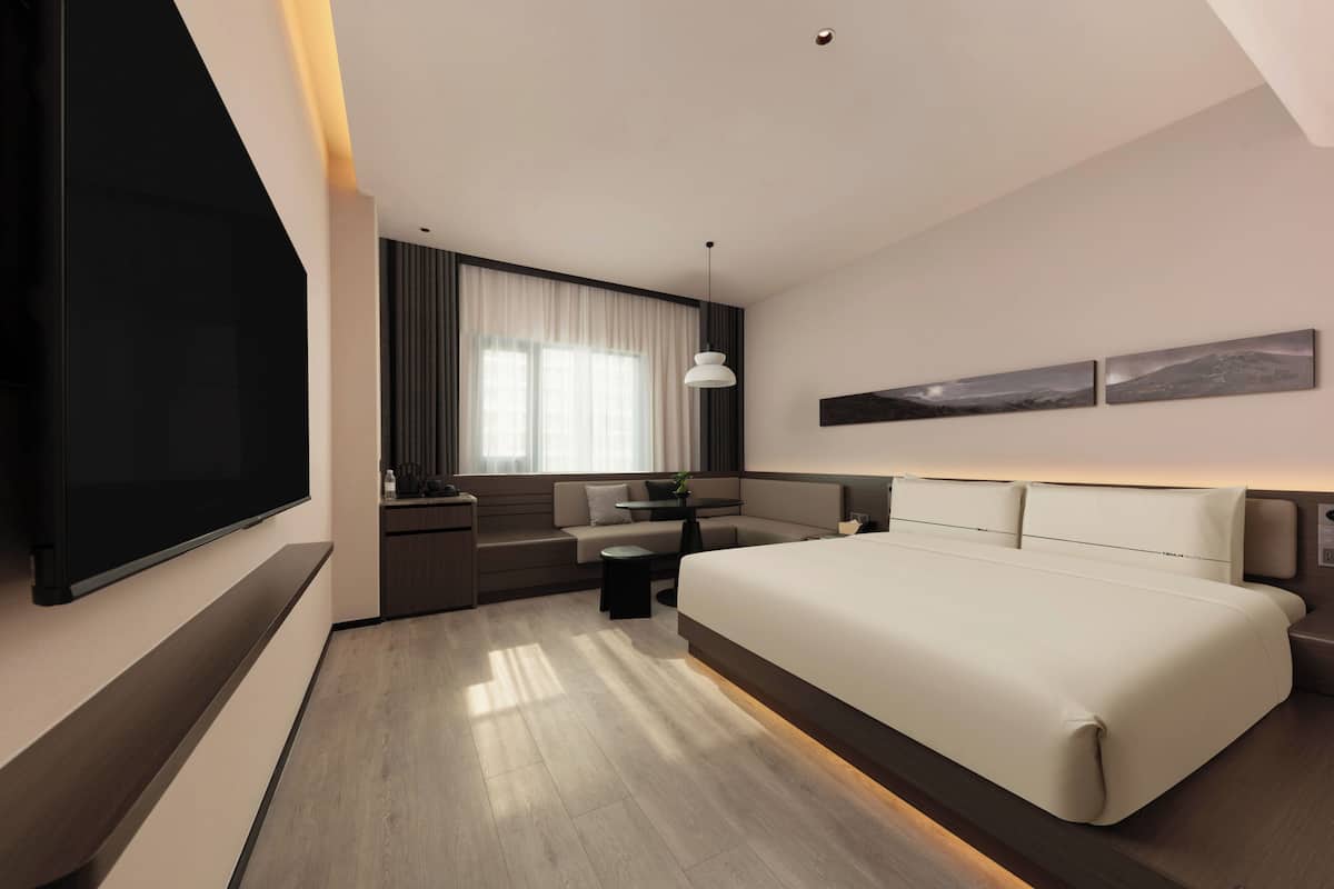 Habitación doble Premier, vista a la ciudad | Ropa de cama de alta calidad, edredón y camas con efecto memoria