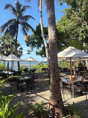 Outdoor dining - Rest House Hambantota (Hambantota)