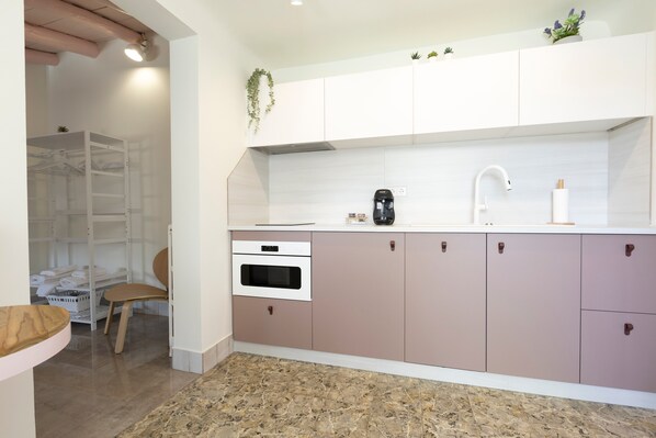Private kitchen - Raízes 22 - 6 Apartment with Shared Pool, Wi-Fi, and Air Conditioning (Puebla de Don Fadrique)