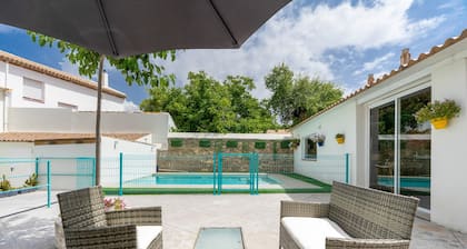 Raízes 22 - 6 Apartment with Shared Pool, Wi-Fi, and Air Conditioning