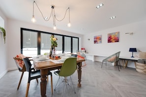 Dining - 3 Bed in Mumbles (oc-hh620) (The Mumbles)