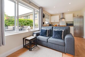 Living area - 2 Bed in Mumbles (oc-hh993) (The Mumbles)
