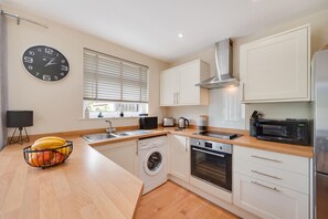 Private kitchen - 2 Bed in Mumbles (oc-hh993) (The Mumbles)