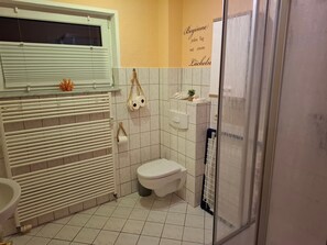 Bathroom - Holiday Home 'Benz' with Private Terrace and Wi-Fi (Benz)