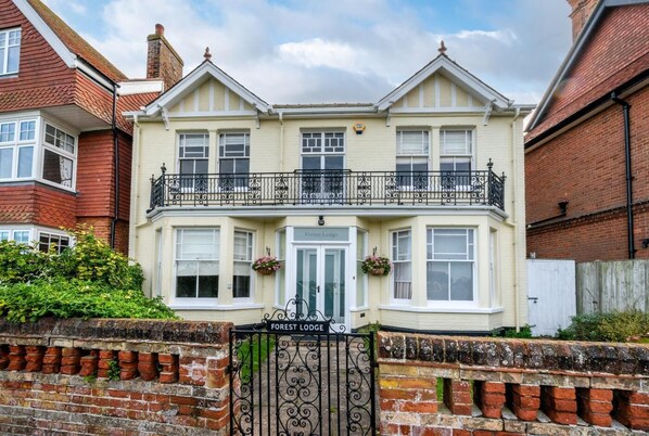Exterior - 6 Bed in Southwold (oc-flgr) (Southwold)