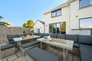 Outdoor dining - 8 Bed in Llanrhidian (oc-hh1235) (Llanrhidian)