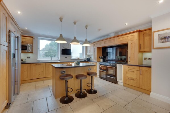 Private kitchen - 8 Bed in Llanrhidian (oc-hh1235) (Llanrhidian)