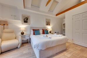Bügeleisen/Bügelbrett, Reisekinderbett, kostenloses WLAN, Bettwäsche