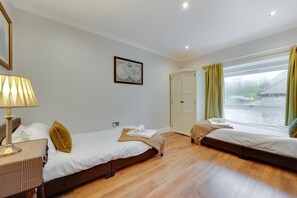 Room - 8 Bed in Llanrhidian (oc-hh1235) (Llanrhidian)