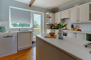 Unclassified image, 4 of 22, button - 3 Bed in Mumbles (oc-b27725) (The Mumbles)