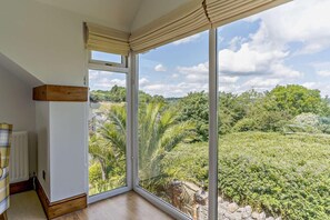 Unclassified image, 5 of 22, button - 3 Bed in Mumbles (oc-b27725) (The Mumbles)