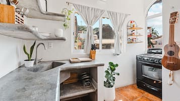 Apartment, City View | Private kitchen | Highchair