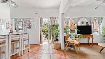 Apartment, City View, Courtyard Area | Living area
