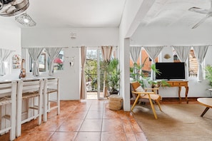 Apartament, vistes a la ciutat | Sala d'estar